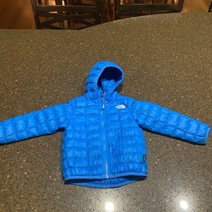 2t northface coat- pristine condition